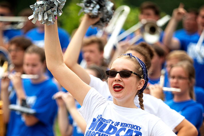 Current UK students cheering and welcoming new students to campus
