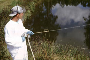 Applying aquatic chemical control