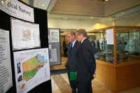 UK President Eli Capilouto and KGS Director Jim Cobb discuss a mapping display.